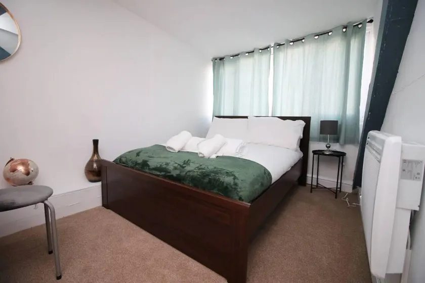 4 Bed Flat - Sleeps 4 - Parking - Wifi - Image 1