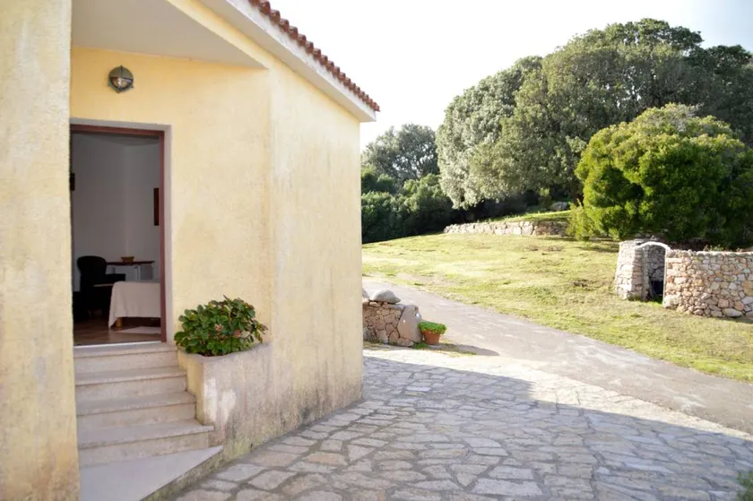 Agriturismo Stazzo Cuncosu: Camera 6 - apertura su vista campagna - giardino vista mare - Image 1