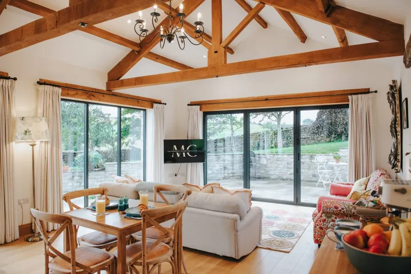 Beautiful holiday home with garden & barbecue - Image 1