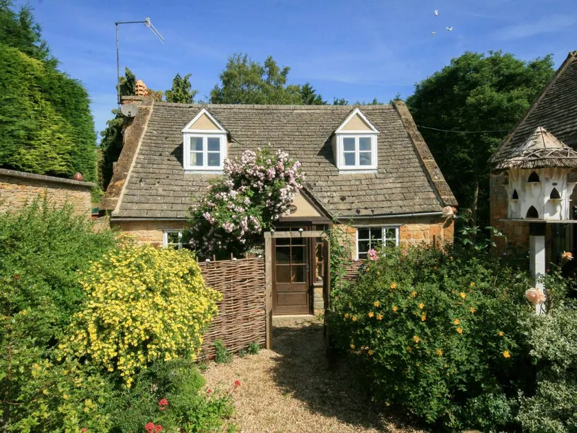 Children-friendly wonderful cottage with garden | Pets are welcome - Image 1