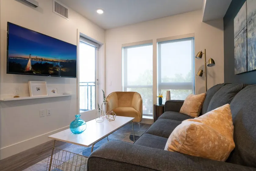Holiday apartment with private pool - Image 1