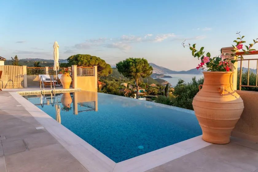 Fully equipped pleasant villa with barbecue, terrace & private pool - Image 1