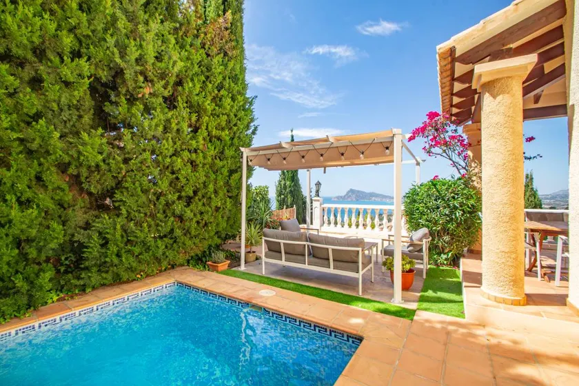 Holiday Home 'Chalet Altea' with Sea View, Wi-Fi and Air Conditioning - Image 1