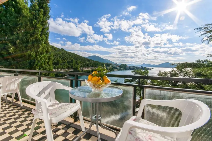Pleasant holiday apartment with BBQ | Sea view - Image 1