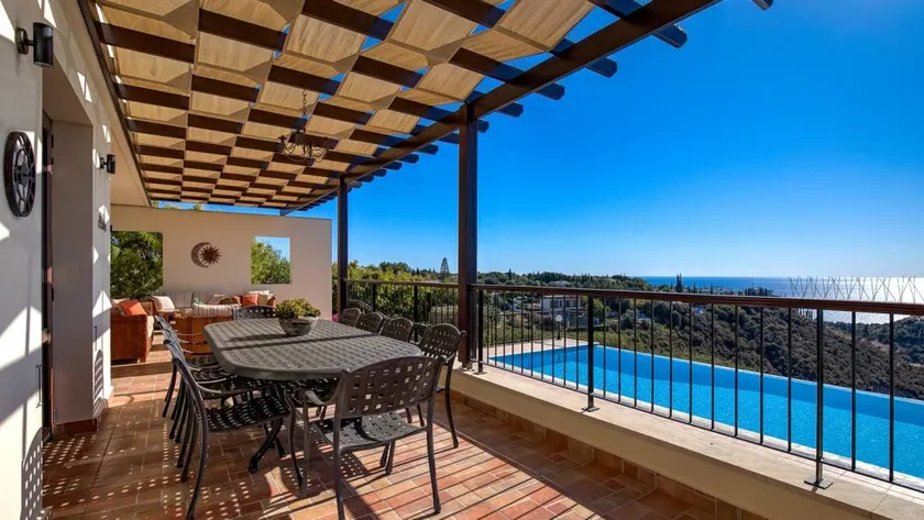 Atractiva villa apta para niños con barbacoa, piscina privada y jardín | Vistas al mar - Image 1