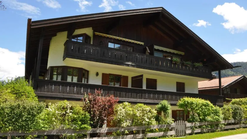 Apartment with sauna & garden | Garden view - Image 1