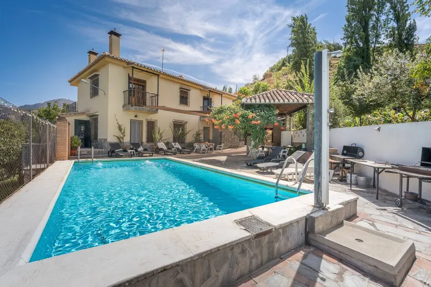 Holiday home with garden, barbeque & terrace | Mountain view | Perfect for remote work - Image 1
