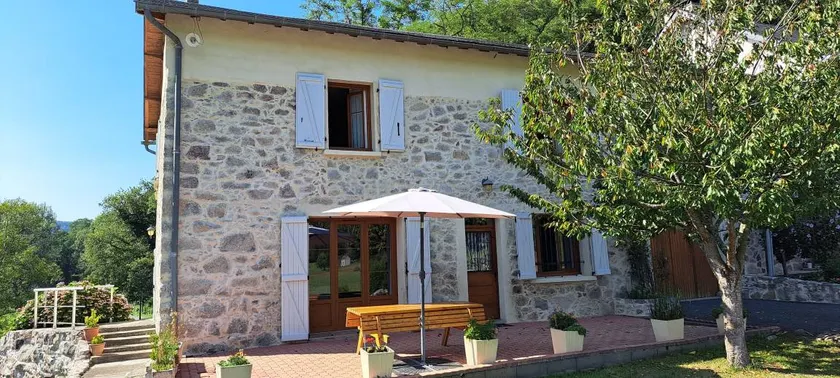 Holiday home with garden, terrace & barbecue | Nature view - Image 1