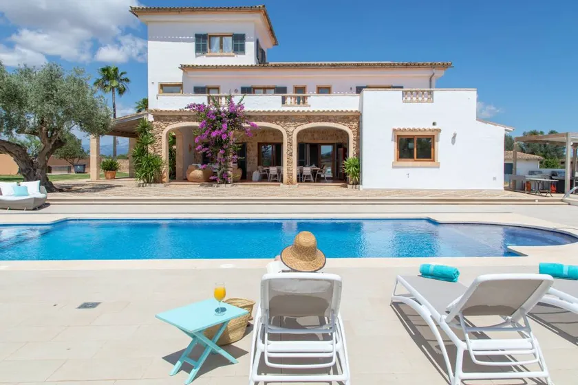 Family-friendly villa with garden, private pool & jacuzzi | Sea view | Good for workation - Image 1