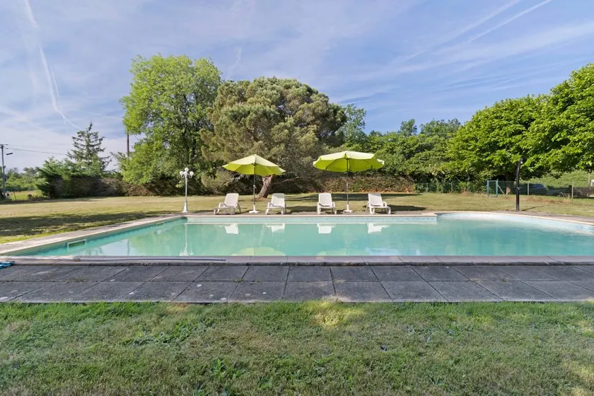 Holiday home with terrace, pool & garden - Image 1