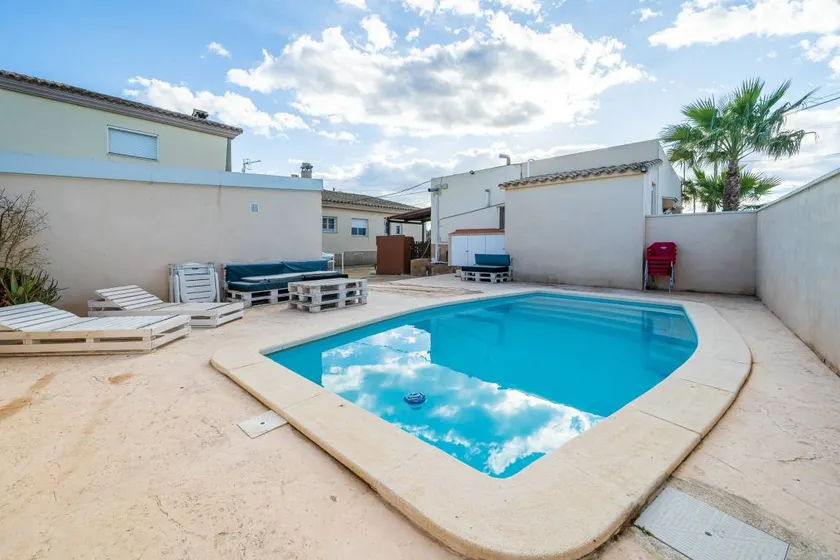 House with garden, terrace & pool | Garden view - Image 1