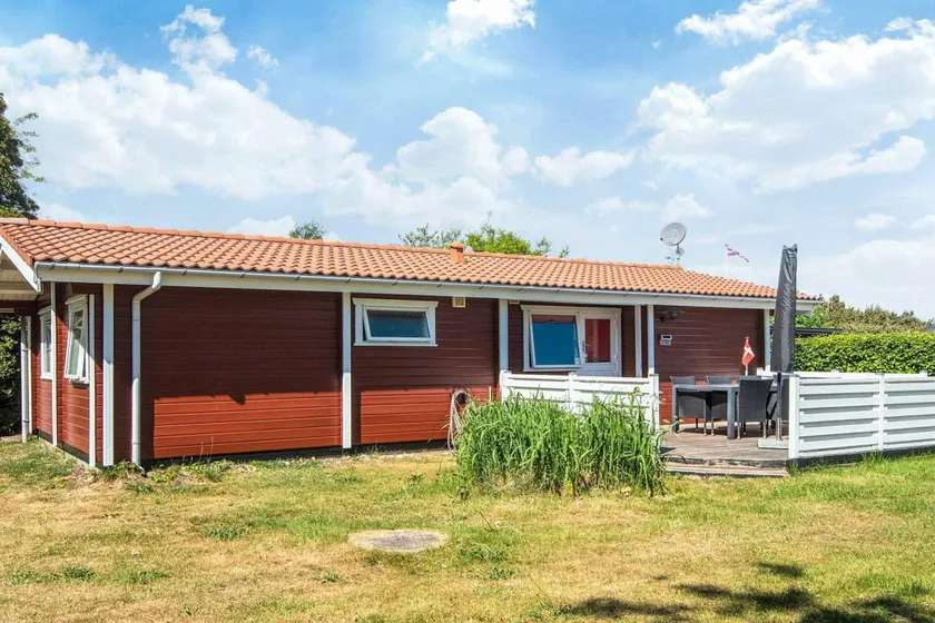 Casa con terraza y jardín - Image 1