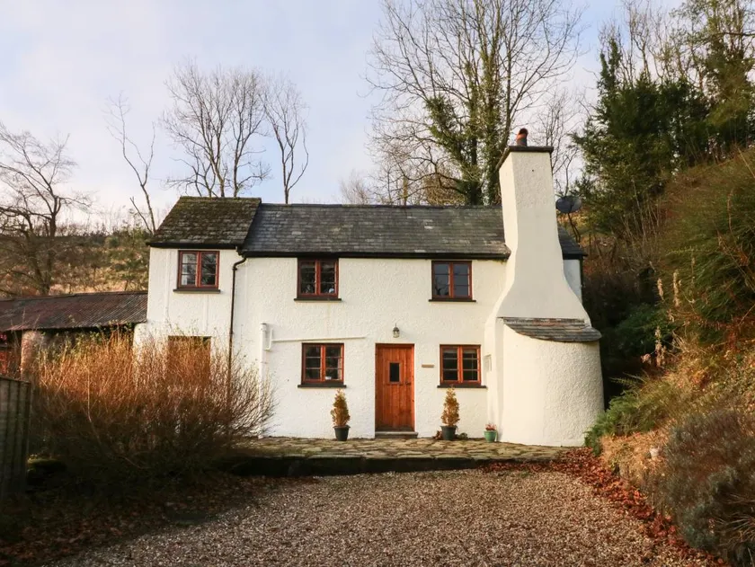 Cottage with garden - Image 1