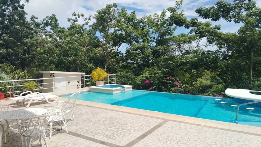 Private room with BBQ, private pool & terrace - Image 1