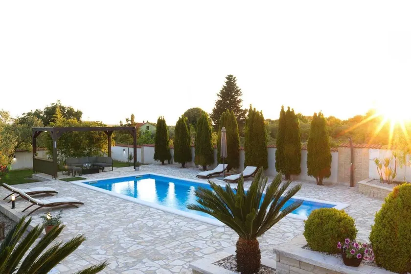 Fully equipped villa with terrace, garden & barbeque | Mountain view - Image 1