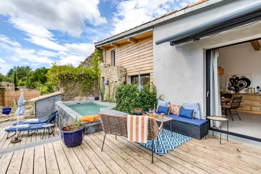 Family-friendly holiday home with BBQ, terrace & pool | Mountain view | Dogs allowed - Image 1