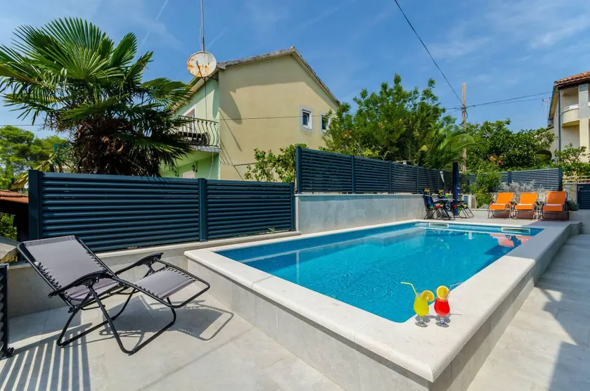 Apartamento vacacional con terraza, piscina y barbacoa | Vistas al mar - Image 1