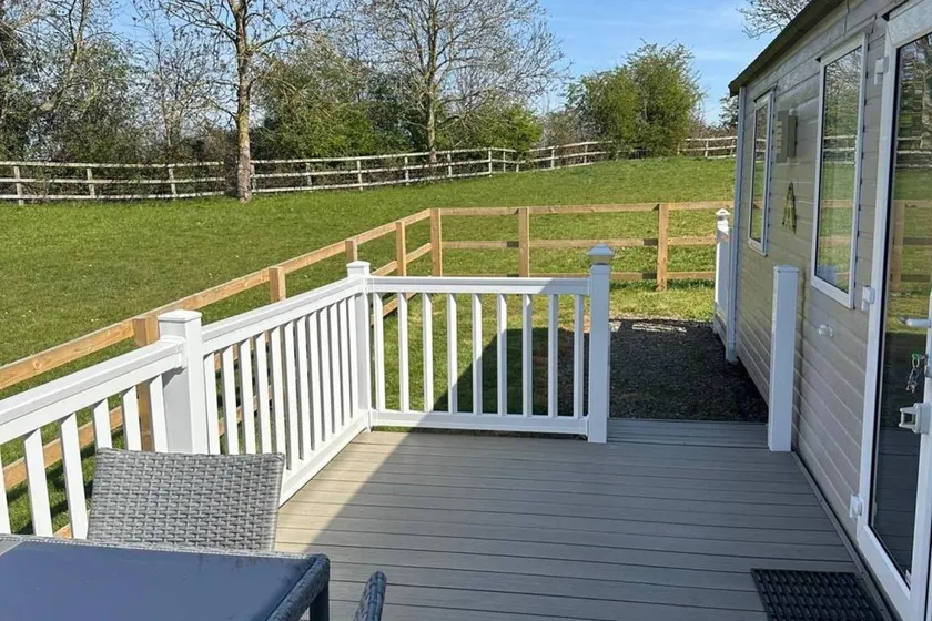 Caravan in Holcot - Sleeps 6 - Maximum 6 people - Maximum 4 adults per booking -Pet Friendly - Image 1