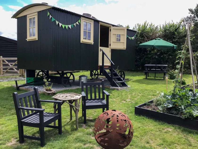 Family-oriented cottage with BBQ & garden | River view | Pets are welcome - Image 1