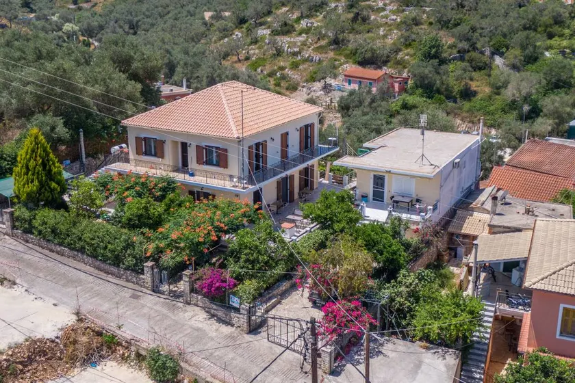 Apartment "Captain Spiros Delfino" with Mountain View, Balcony & Wi-Fi - Image 1