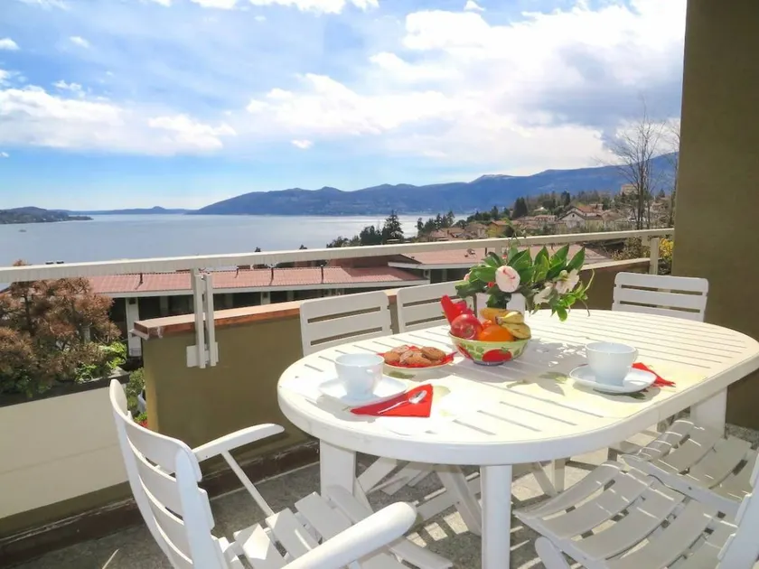 Holiday apartment with terrace, garden & pool - Image 1