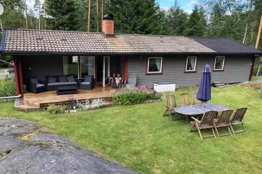 Holiday home with pool, barbecue & garden - Image 1