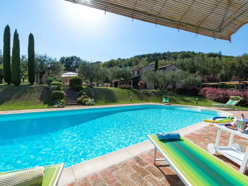 Maison avec barbecue, piscine privée et jardin - Image 1