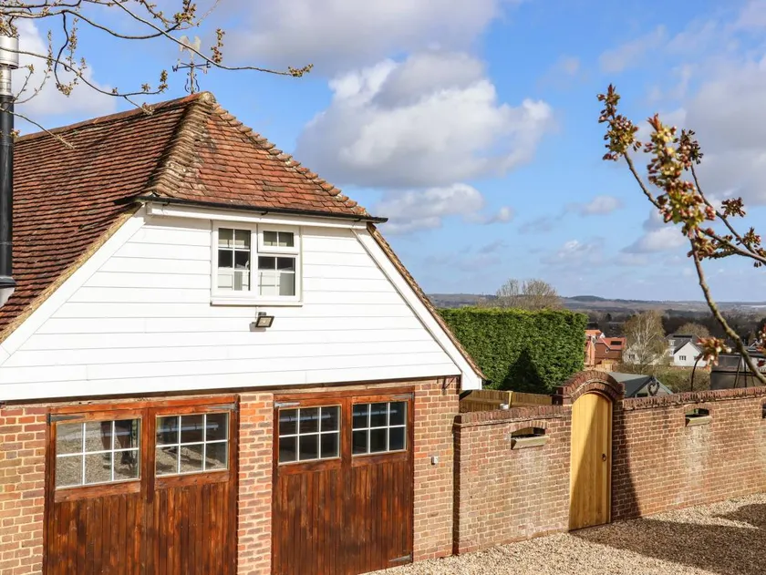 Cottage with garden - Image 1