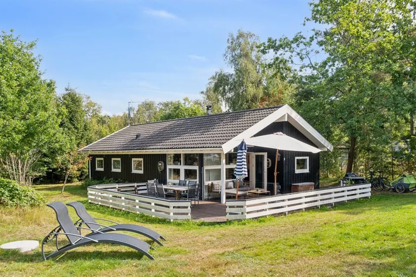House with sauna, garden & barbecue - Image 1