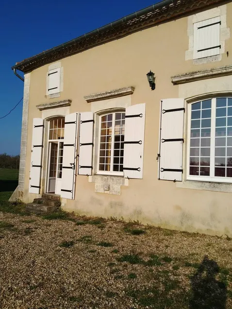 Charming House with Garden - Image 1