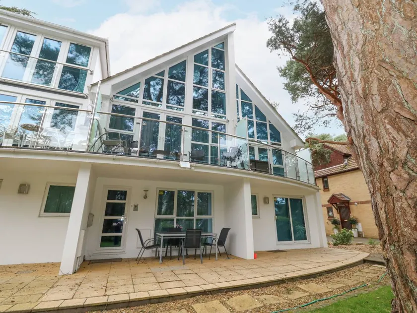 Family-oriented charming cottage with garden & terrace | Beach view | Beach nearby | Pets allowed - Image 1