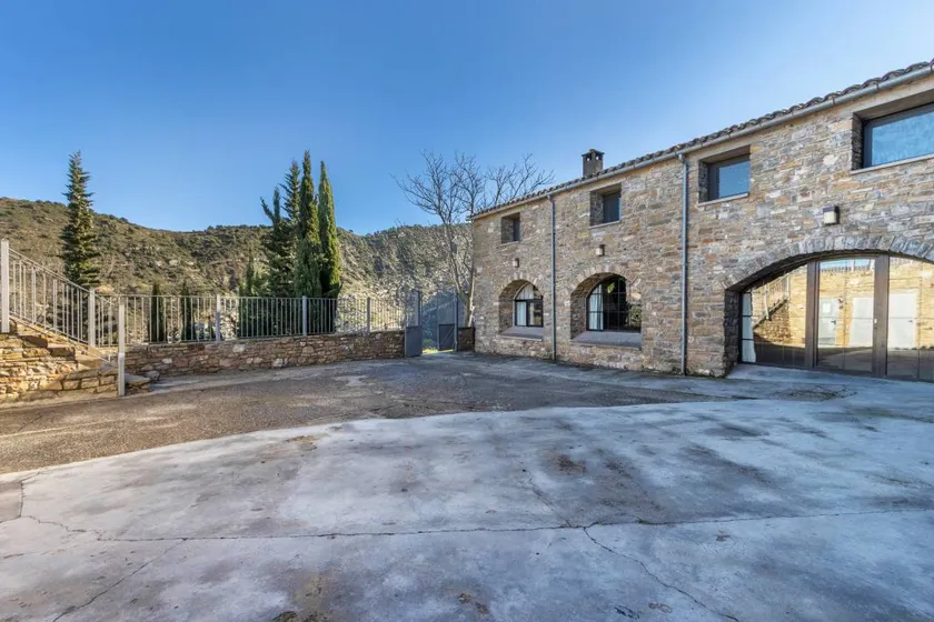 Guesthouse 'Rectoria De Claverol' with Mountain Views, Private Terrace and Wi-Fi - Image 1