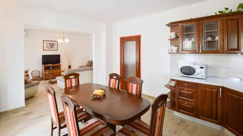 Apartamento vacacional con jardín, barbacoa y terraza - Image 1