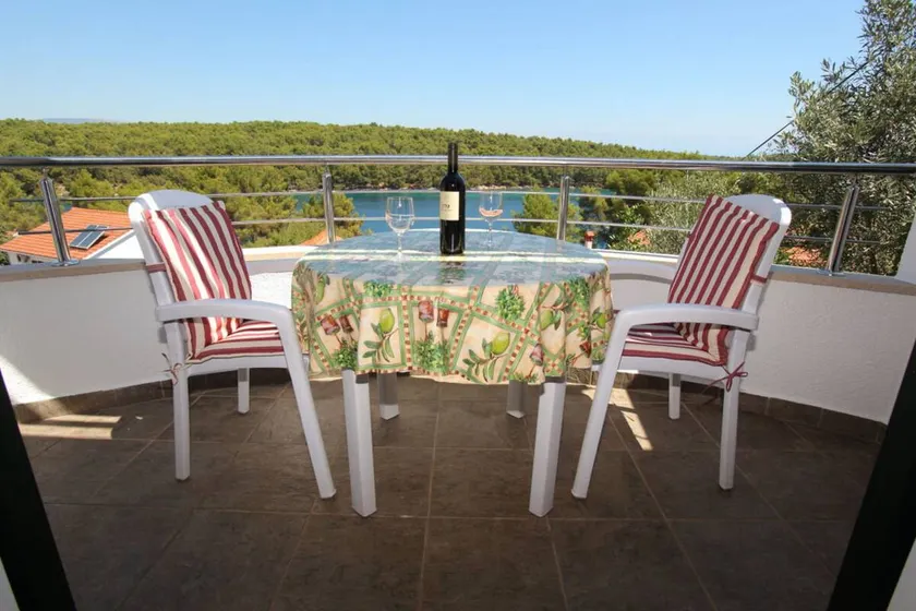 Holiday apartment with garden, terrace & BBQ | Sea view - Image 1