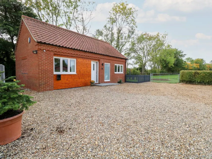Cottage with garden - Image 1