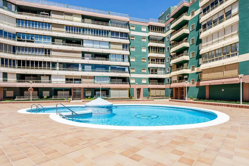 Holiday apartment with terrace & pool | Beach view - Image 1