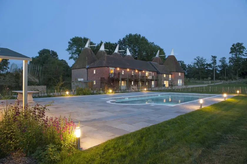 Family-friendly nice cottage with garden, barbeque & private pool - Image 1