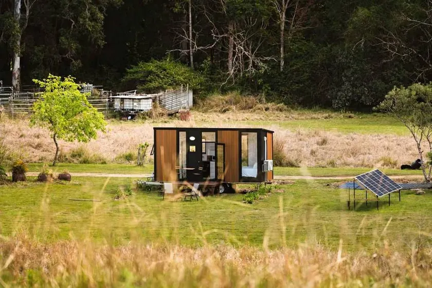 Peaceful Tiny House Retreat with Breathtaking Countryside Views in Queensland - Image 1