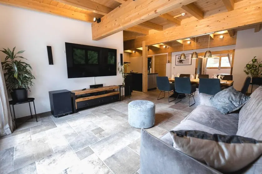 Charming flat with terrace, hot tub & sauna | Mountain view | Ski nearby | Dogs allowed - Image 1
