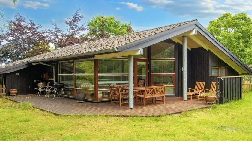 Holiday home with terrace, jacuzzi & sauna | Pets allowed - Image 1