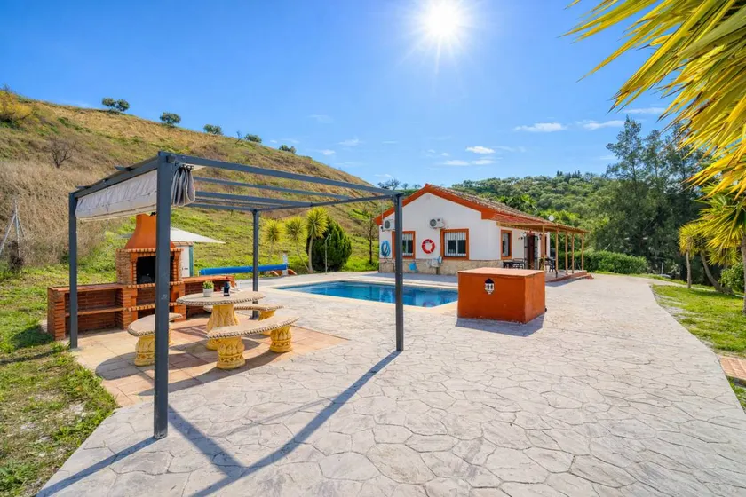 Cottage with garden, barbeque & terrace | Mountain view - Image 1