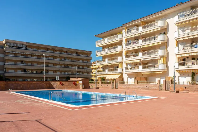 Flat with pool, terrace & garden | Garden view | Next to the beach - Image 1