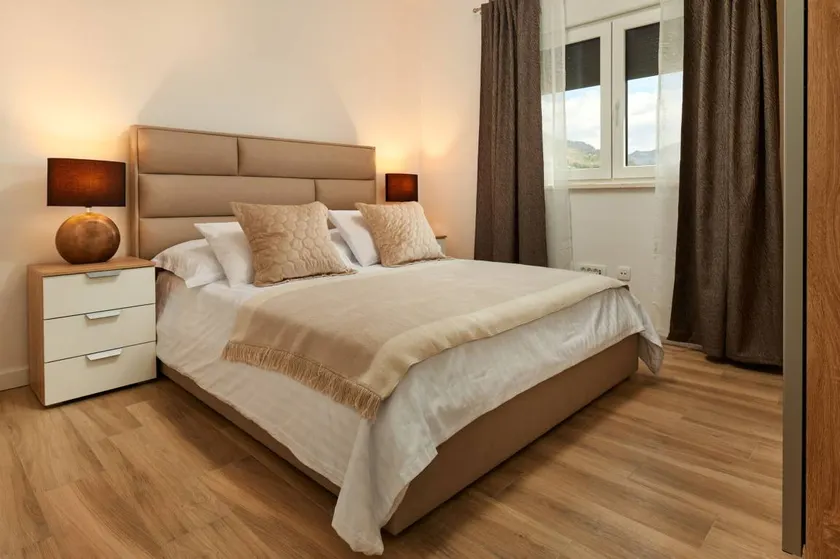 Holiday home with garden, private pool & barbeque | Sea view - Image 1