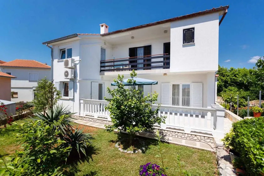 Holiday apartment with terrace, barbecue & garden - Image 1