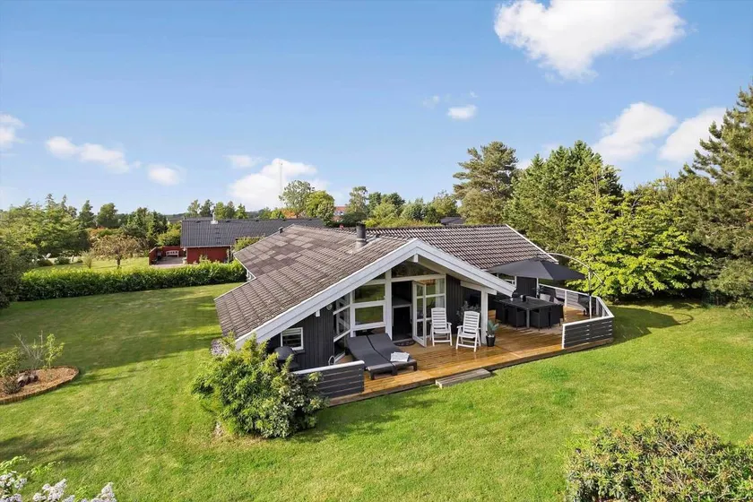 Children-friendly house with jacuzzi, BBQ & terrace | Pets are welcome - Image 1