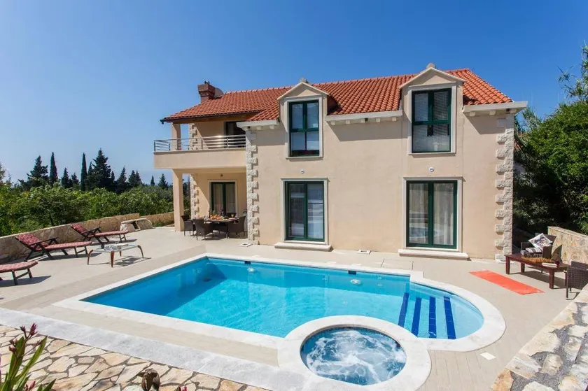 Villa with garden, private pool & terrace | Mountain view - Image 1
