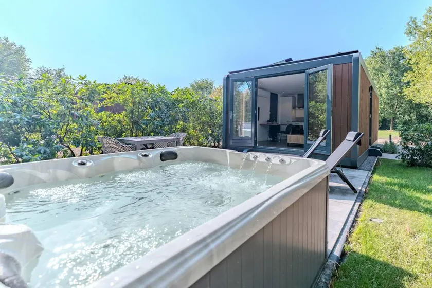 Merveilleuse maison avec jacuzzi, piscine et jardin | Avec animaux bienvenus - Image 1