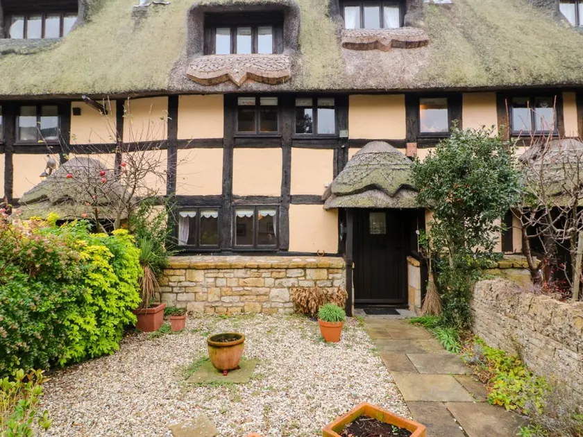 Cottage with garden - Image 1