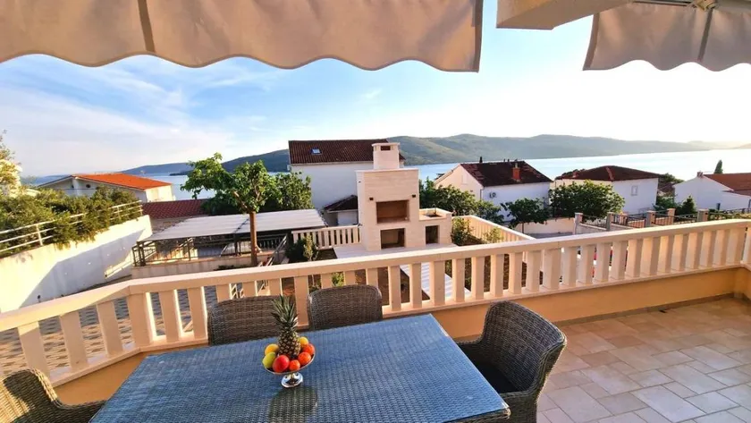 Flat with terrace & barbecue | Sea view - Image 1