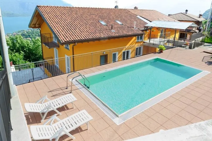 Apartment with pool | Garden view - Image 1